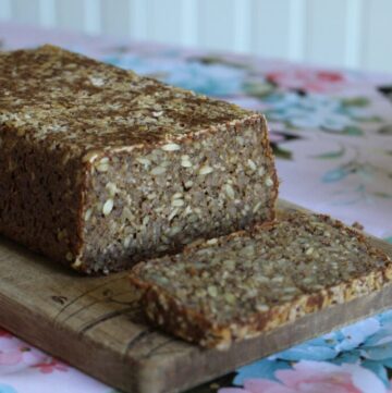 German Seeded Rye Bread / Kornbeißer Brot