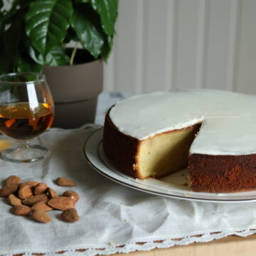 Gâteau Nantais - Almond Rum Cake from Nantes Frances. Gâteau de Nantes. French almond rum cake. Rum cake. Rum cake from France. Rum Cake from Nantes