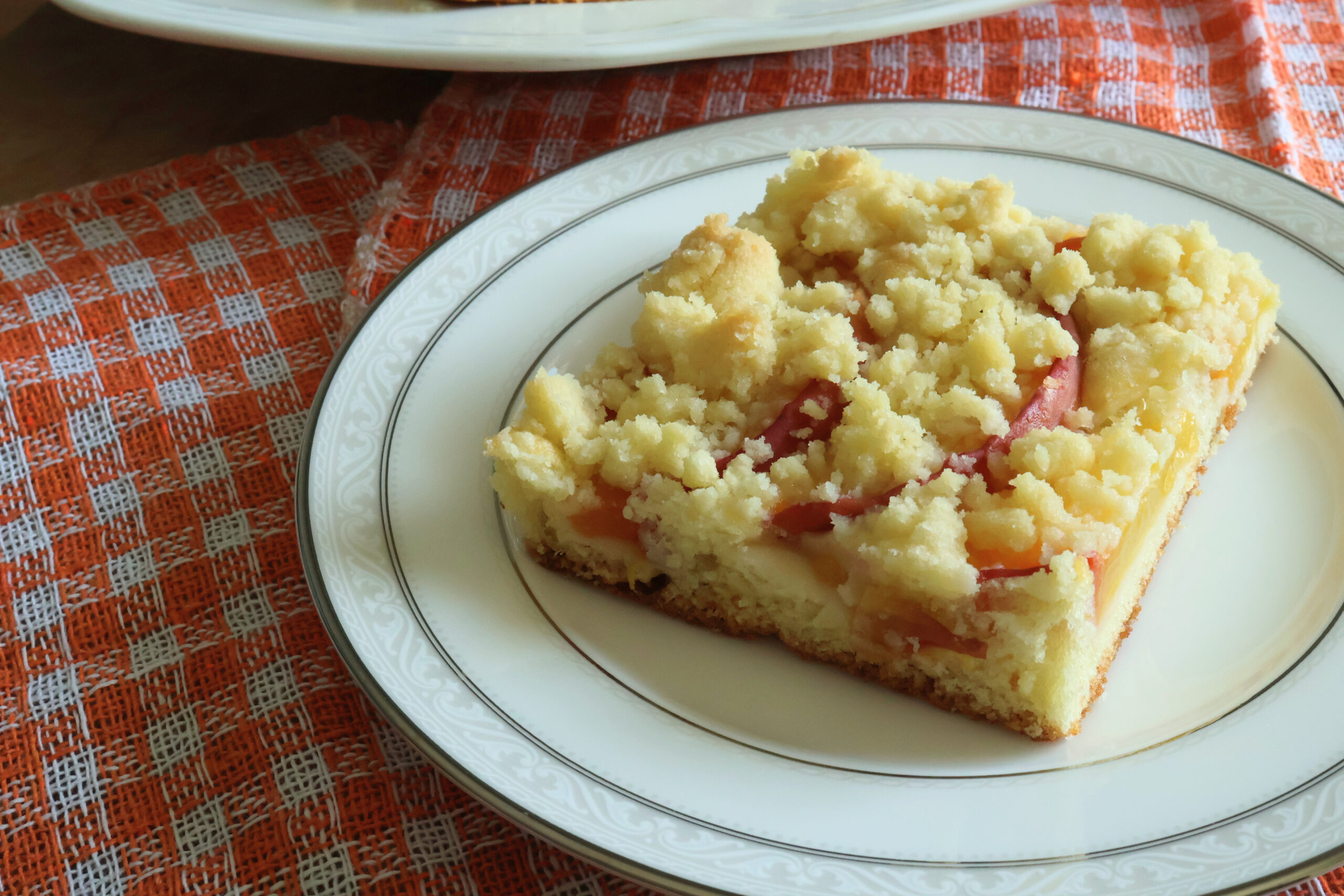 German cakes, German Kuchen, German recipes, Kuchen, peach cake, peach coffee cake, peach desserts, peach recipes, peach streusel cake, Pfirsich-Streuselkuchen, streusel cake, Streuselkuchen, Summer recipes