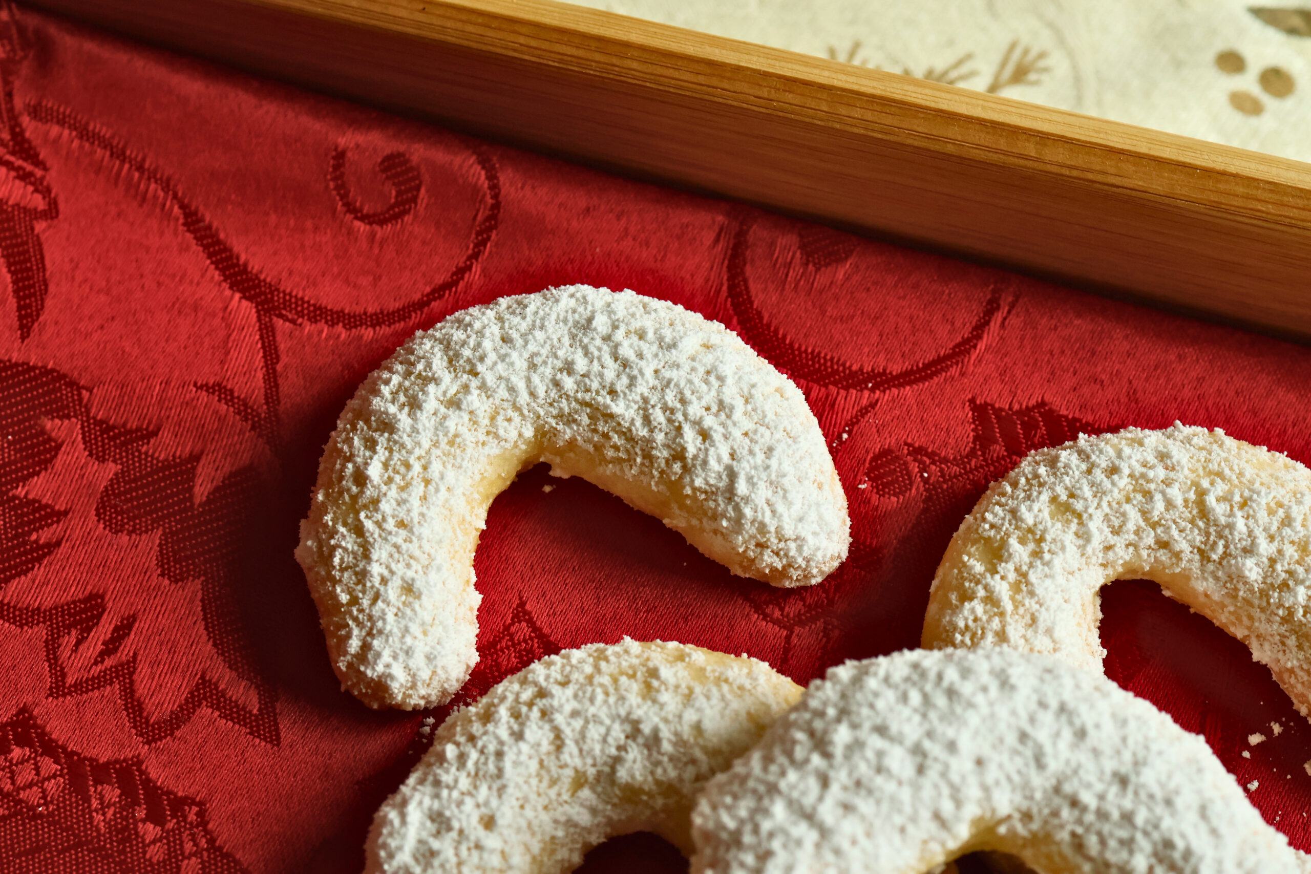 Austrian vanilla crescents | Vanillekipferl