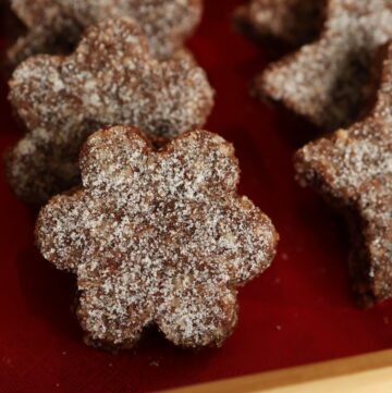 Basler Brunsli | Swiss Chocolate almond spice cookies