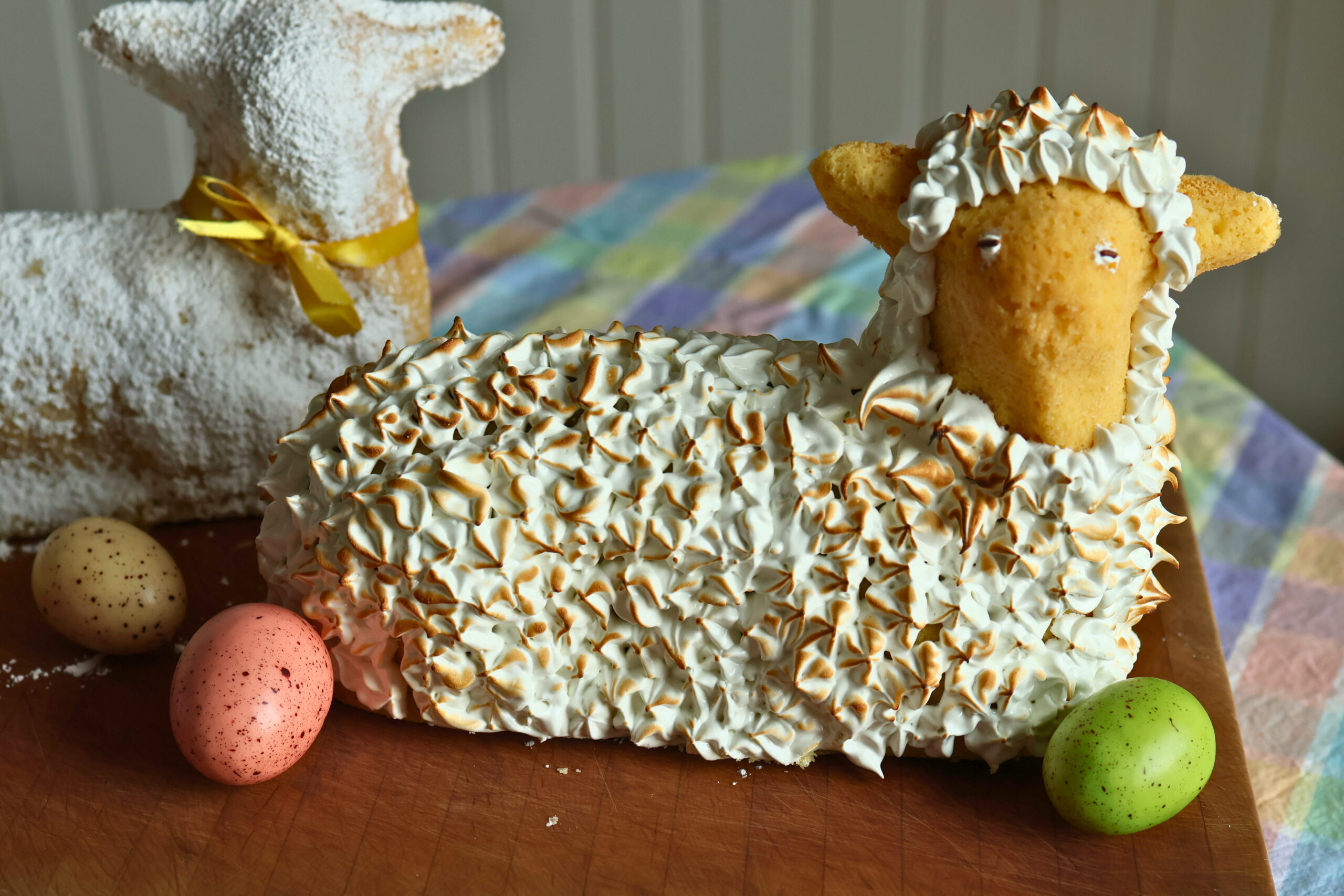 German Lemon Easter lamb cake | Zitronen Osterlamm mit Baiser