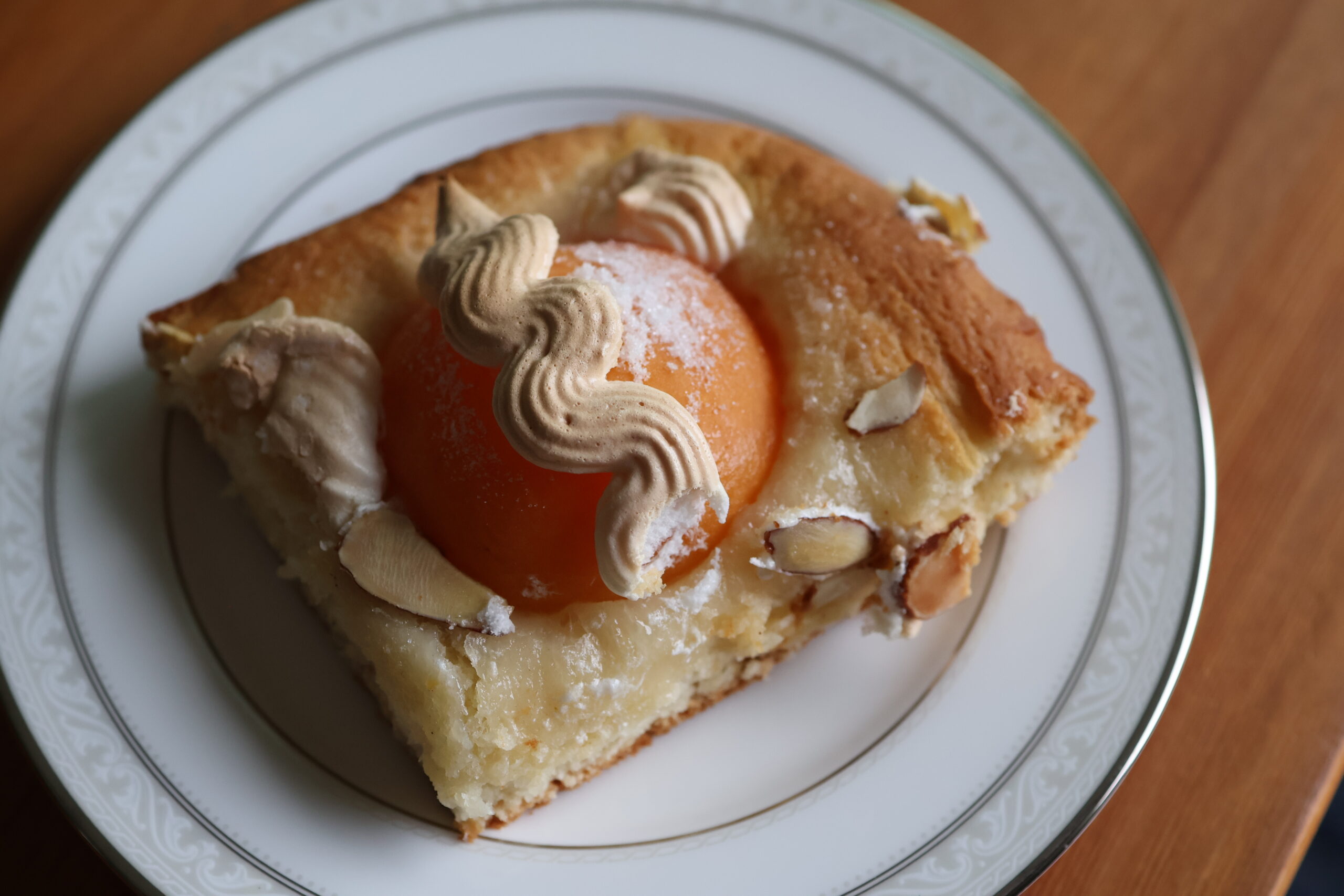 German Apricot Cake with Meringue | Aprikosenkuchen mit Baiser