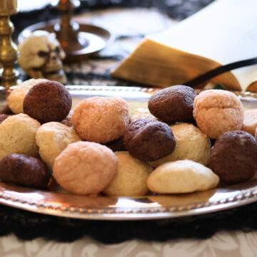 Italian Day of the Dead Cookies| Fave dei Morti | Copyright Bake Across Europe